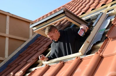 Pose de fenêtres de toit Velux à Mareugheol